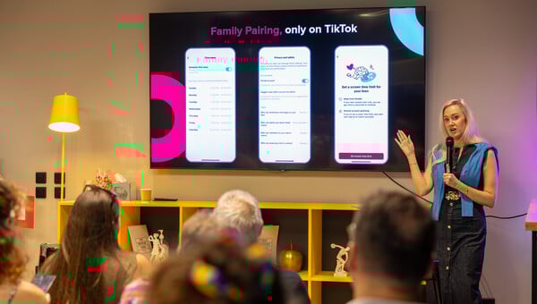 «Ποιος κρατά ασφαλή τα παιδιά μας στο TikTok;»