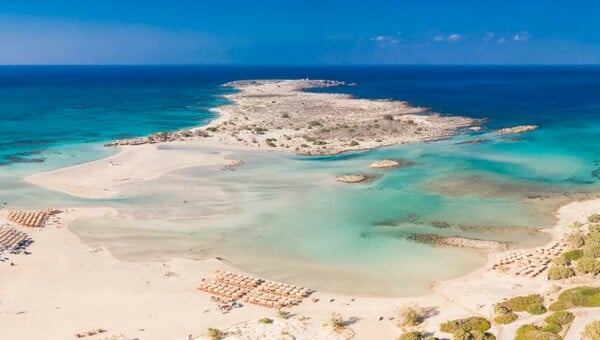 Η Corona γιορτάζει 100 χρόνια This is living σε τρεις εμβληματικές ελληνικές παραλίες