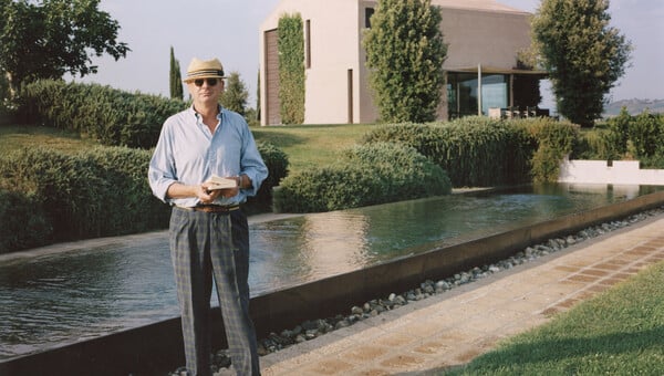 Στο ησυχαστήριο του Piero Lissoni στην Τοσκάνη