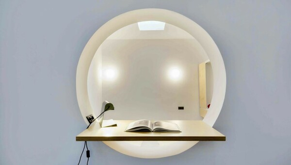 Μια μικρή, υπόγεια αποθήκη έγινε ένα όμορφο, φωτεινό στούντιο 