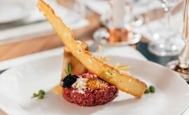 Beef steak tartare με μεδούλι