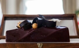 Κορμός πικρής σοκολάτας με κάστανα