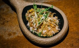 Noodles ρυζιού, γαρίδες, φύτρες φασολιού και αυγό (Pad Thai)