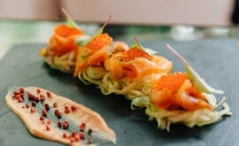 Ρέβα λιγκουίνι με καπνιστό σολομό και μπρικ