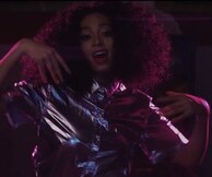 Η Solange και οι «Εραστές του Πάρκινγκ»