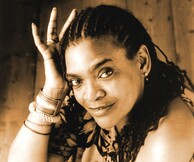 Τα αυθεντικά blues της Angela Brown έρχονται στο Φουγάρο