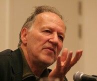 O Βέρνερ Χέρτζογκ για την οδική ασφάλεια