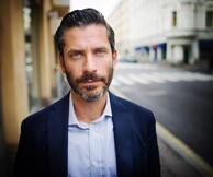 O Jens Lapidus στην Αθήνα