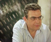 Μπα, έχει και μπάρμπα το παιδί;