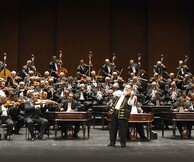 Εκατό τσιγγάνικα βιολιά» στο Θέατρο Βadminton