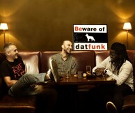 Η Karamuza σαλπίζει Datfunk Band