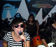 Million Hollers & The Mongrelettes 