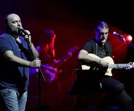 Φίλιππος Πλιάτσικας-Μπάμπης Στόκας, Η άλλη πλευρά του μπλε