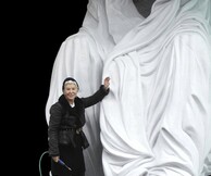 ANNA CHROMY: «ΑΝΑΒΙΩΣΗ ΤΩΝ ΜΥΘΩΝ»