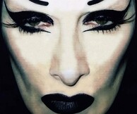 DIAMANDA GALAS ΤΑ ΦΙΛΙΑ ΣΟΥ ΕΙΝΑΙ ΦΩΤΙΑ