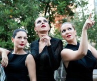 Με τα μάτια των μεγάλων κοριτσιών