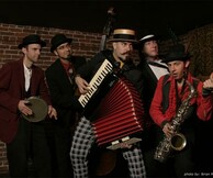 VAGABOND OPERA