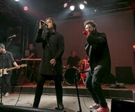 Απροσάρμοστοι, Magic de Spell, Μωρά στη Φωτιά 