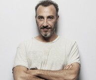 Μίνως Μάτσας, «Έξω»