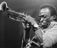 ΑΦΙΕΡΩΜΑ ΣΤΟΝ MILES DAVIS "KIND OF BLUE"