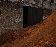 Ελένη Πανουκλιά / Ό,τι φωτεινό έχει να πει, θα πρέπει να μείνει εικασία