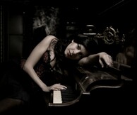 Lia Hide & Positive Red live