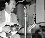 Με Βαμβακάρη και Τσιτσάνη