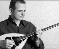 Πρώτο Φθινόπωρο, Βαγγέλης Κορακάκης