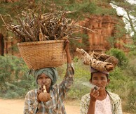 Γιάννης Βαμβακάς & Δημήτρης Παρασκευάκης, Βιρμανία