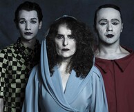 Καρφίτσες στα Γόνατα