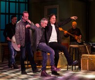 «9:05» (εννέα και πέντε)