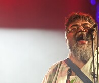 ΟΛΟΙ ΕΝΑ, φίλα με