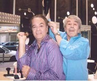 ΚΑΤΩ ΑΠΟ ΤΗ ΣΚΑΛΑ