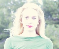 Nalyssa Green/ Logout/ Δεσποινίς Τρίχρωμη