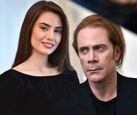 Στέφανος Κορκολής/ Σοφία Μανουσάκη/ Κωνσταντίνος Καζάκος/ Κίτρινα Ποδήλατα/ Αλχημιστές