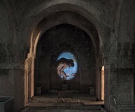 Η «Εξιλέωση της Σκιάς» έρχεται στο κέντρο της Αθήνας