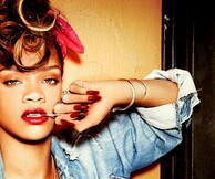 Η Rihanna γράφει ιστορία στα βρετανικά τσαρτ
