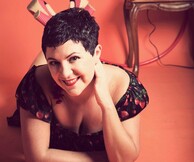 Η Βικτωρία Ταγκούλη διαβάζει το «Τετράδιό» της