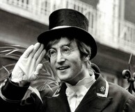 Ένα υπέροχο mix του Nicolas Jaar για τον John Lennon