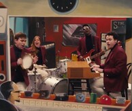 O Michel Gondry σκηνοθετεί το νέο βίντεο των Metronomy