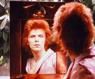 To νέο κομμάτι του David Bowie λέγεται "Sue"