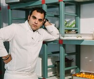 Ο σεφ Νίκος Καραθάνος, ανακοίνωσε την αποχώρησή του από τη "Χύτρα"