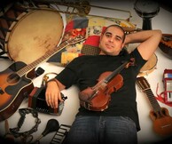 Μια τρελή τρελή Αλφαβήτα με τον Άνθρωπο-Ορχήστρα