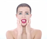 O Drake μεταμορφώνεται σε Obama, Miley Cyrus και Justin Bieber