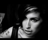 Η Amy Winehouse τραγουδάει α καπέλα το ‘Back to Black’