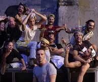 Ο Γιώργος Νανούρης ανεβάζει την «Κουζίνα» στο θέατρο Αποθήκη