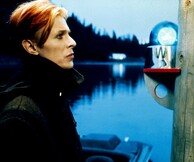 Κυκλοφορεί για πρώτη φορά το επίσημο soundtrack της ταινίας "The Man Who Fell to Earth" με τον David Bowie