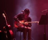 Στο νέο του άλμπουμ ο Αριστείδης Χατζησταύρου αναδημιουργεί παραδοσιακά τραγούδια του Αιγαίου
