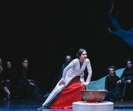 Ικέτιδες του Ευριπίδη: Μια εμβληματική τραγωδία σε συμπαραγωγή Εθνικού Θεάτρου και Θεατρικού Οργανισμού Κύπρου