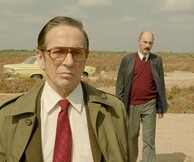 Κόκκινη έκλειψη: μια ιστορία μυστήριου που διαδραματίζεται στα μέσα των '70s